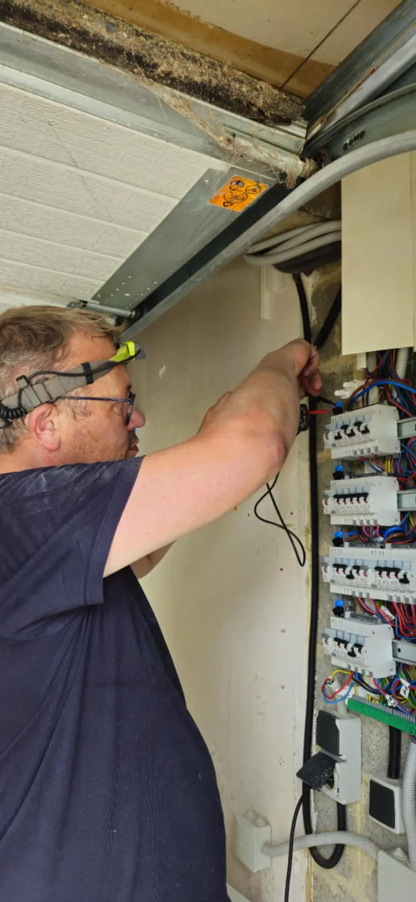 Maintenance d’une armoire électrique professionnelle par ADN ELEC
