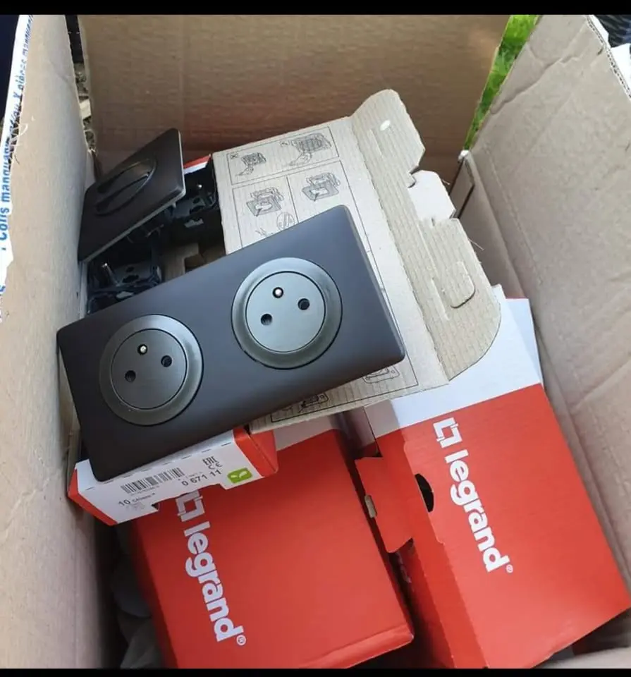 Matériel électrique Legrand utilisé lors d’une intervention ADN ELEC